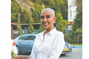 ﻿تحدت السرطان بتاج جمال مفقود ... دعاء عاشت بأملٍ فقدته أمها