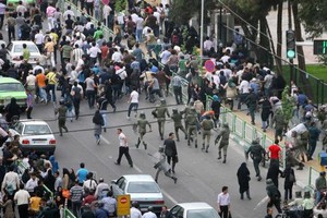 آلاف الإيرانيين يتحدون السلطات ويشاركون في إحياء 'يوم كورش'