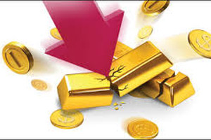 الذهب ينزل مع تعافي الدولار والأنظار على الانتخابات الأميركية