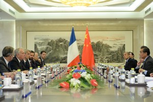 فرنسا والصين تؤسسان صندوق استثمار مشترك للمشروعات الخارجية