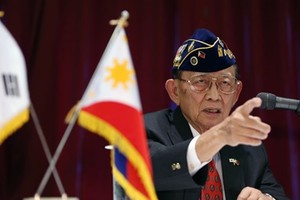 استقالة راموس المبعوث الفلبيني الخاص للصين ومساعدون يقولون إنه أنجز مهمته