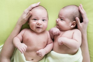 كيف تعرفين أنكِ حامل بتوأم؟