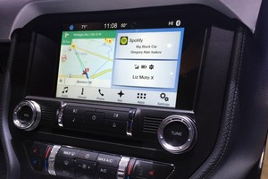 'BlackBerry' توقع صفقة مع 'Ford' لتوسيع أعمالها خارج سوق الهواتف الذكية