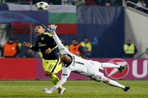 بالفيديو... هدف خرافي بأقدام أوزيل يرشح لجائزة بوشكاش