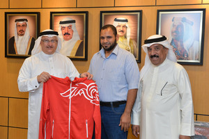 عسكر يكرم المواطن صادق حمادي ويعتبره مثالا لترسيخ الرياضة في المجتمع