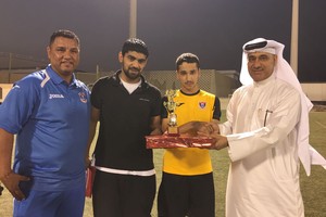 مفروشات أحمد شريف تكرم فريق الناشئين بنادي المنامة