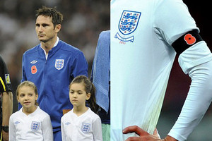 إنجلترا تتحدى الفيفا وتقرر ارتداء شارات سوداء أمام اسكتلندا