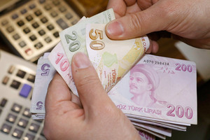 الليرة التركية تهوي لمستوى قياسي منخفض عند 3.13 للدولار