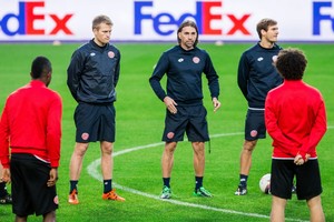 مدرب ماينز يطالب لاعبيه برد فعل فوري بعد الهزيمة المهينة أمام أندرلخت بالدوري الأوروبي