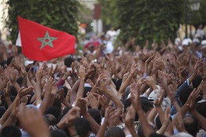 آلاف المغاربة يواصلون الضغط بشأن مقتل صياد