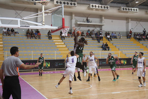 بالصور... فوز أول للبحرين في دوري السلة