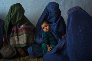 لماذا يُجبر اللاجئون الأفغان على العودة إلى الحرب المتفاقمة؟