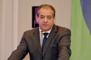 وزير الرياضة الجزائري فخور بلاعبي بجاية رغم خسارة كأس الكونفيدرالية