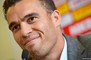 فولفسبورغ يقرر الإبقاء على مدربه الفرنسي فاليرين إسماعيل