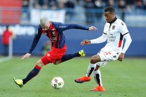 'كان' يوقف قطار انتصارات نيس في الدوري الفرنسي