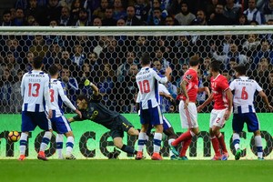 بنفيكا يفرض التعادل على بورتو في الوقت القاتل بكلاسيكو الكرة البرتغالية