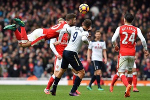 بالفيديو... أرسنال يفلت بنقطة من كمين توتنهام في ديربي لندن ويفرط في صدارة الدوري الإنجليزي