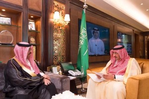 ولي العهد السعودي يتسلم رسالة خطية من وزير الداخلية