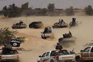 القوات الليبية تقول إنها حررت 14 مدنيا من داعش في سرت