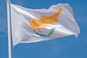 مفاوضات إعادة توحيد قبرص تبدأ اليوم الإثنين في سويسرا