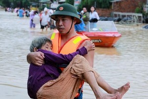 مقتل 15 شخصاً مع عودة الفيضانات إلى وسط فيتنام