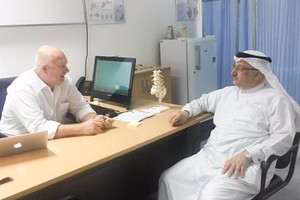 عسكر يشيد بخبرات الطبيب الفنلندي 'رانتانن'