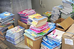 أولياء أمور: امتحانات المنتصف غداً.. وطالبات ليس لديهم كتب 'الإنجليزية'