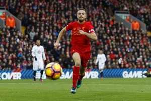 هندرسون يشيد بثلاثي هجوم ليفربول 'العالمي'