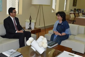 الشيخة ميّ تستقبل السفير الصيني وتستعرض العلاقات الثقافية المشتركة