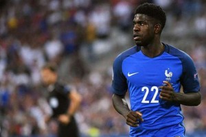 ضربة قوية لبرشلونة بإصابة أومتيتي مع المنتخب الفرنسي