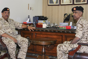 القائد العام يتفقد إحدى وحدات قوة دفاع البحرين