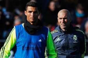 رونالدو يقرّر عدم التصويت لزيدان لجائزة أفضل مدرب في العالم