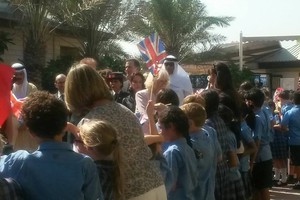 بالصور : دوقة كورنوال تزور مدرسة سانت كريستوفر البريطانية  في سار بالبحرين