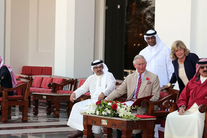 بالصور..العاهل يستقبل ولي عهد بريطانيا ويحضران عرضاً للخيل العربية البحرينية الأصيلة