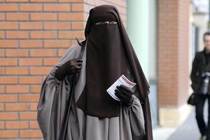 إيطاليا: غرامة 30 ألف يورو على مسلمة رفضت خلع النقاب