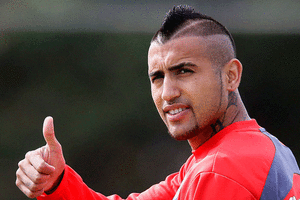 التشيلي فيدال يؤكد مشاركته في لقاء أوروغواي رغم إصابته