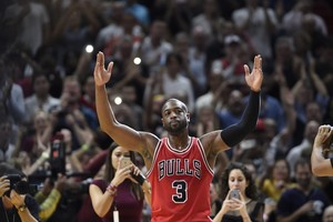 بالفيديو... استقبال حار لويد في ميامي وبولز يهزم هيت في الـ'NBA'