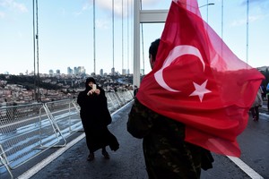 باريس تطالب بإطلاق سراح صحفي فرنسي معتقل في تركيا