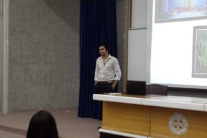 طلبة آداب جامعة البحرين يستفيدون من تجربة 'ميرزا' التشكيلية