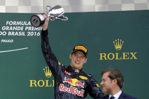 إشادة كبيرة بأداء فرستابن ومقارنته بعظماء الفورمولا1