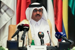 قطر: مطلوب من إيران والعراق تثبيت إنتاج النفط عند المستوى الحالي