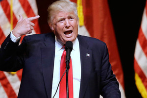 ترامب يكسر «بروتوكولاً رئاسياً».. و«يهرب»