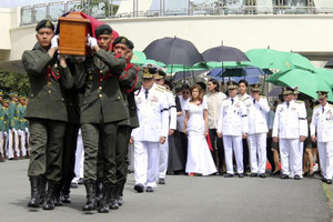 دفن 'دكتاتور الفلبين' ماركوس بعد 30 عاماً من وفاته