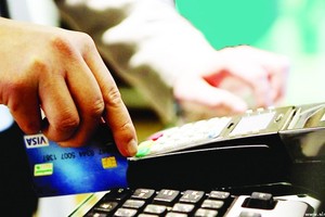 استطلاع: 42% تخطت أقساطهم الشهرية نصف الراتب الشهري.. و86% يعانون من التعثر المالي في السعودية   