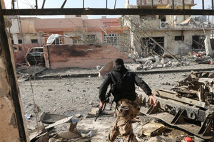 القوات العراقية تناضل لتمييز العدو عن الصديق في معارك الشوارع في الموصل