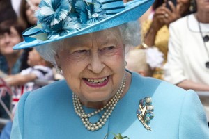 صحيفة: الملكة إليزابيث ستدعو ترامب للقيام بزيارة دولة لبريطانيا