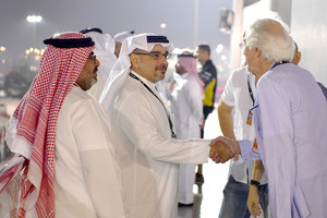 بالصور... عبدالله بن عيسى يؤكد على الدور الكبير لولي العهد في تطور رياضة السيارات