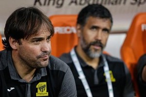 مدرب اتحاد جدة السعودي يعتذر لجماهير فريقه بعد الخسارة من النصر