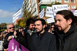 مظاهرات في أسبانيا احتجاجا على وفاة امرأة مسنة قطعت السلطات الكهرباء عن منزلها