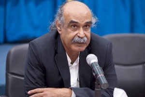 قرأ نص «مرح النجوم» ونصوصاً أخرى... وثلاث قراءات في تجربته